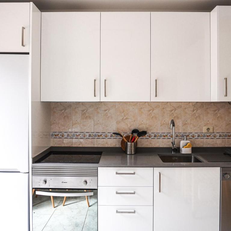 Bright House With Working Space - Three-Bedroom Apartment - 21