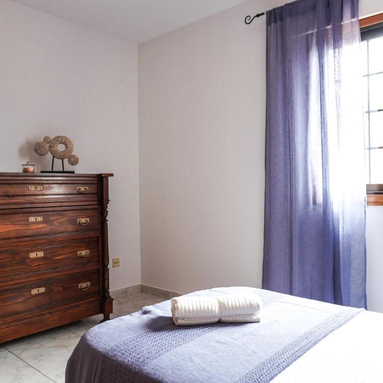 Bright House With Working Space - Three-Bedroom Apartment - 26