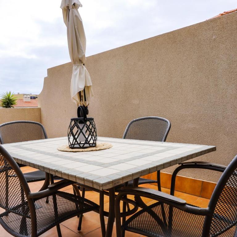 Bright House With Working Space - Three-Bedroom Apartment - 43
