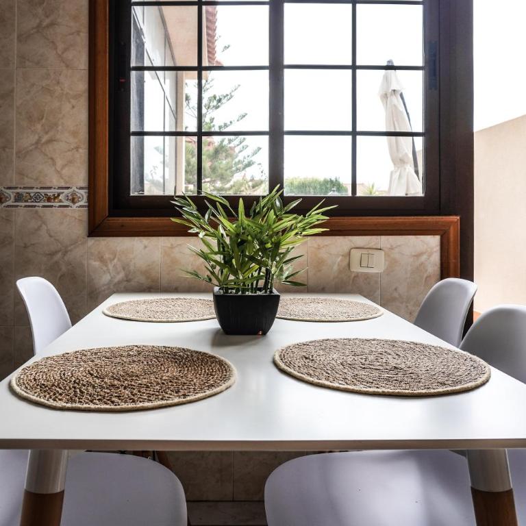 Bright House With Working Space - Three-Bedroom Apartment - 22