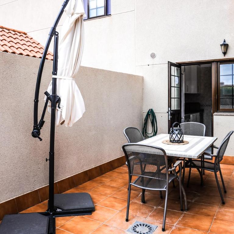Bright House With Working Space - Three-Bedroom Apartment - 32