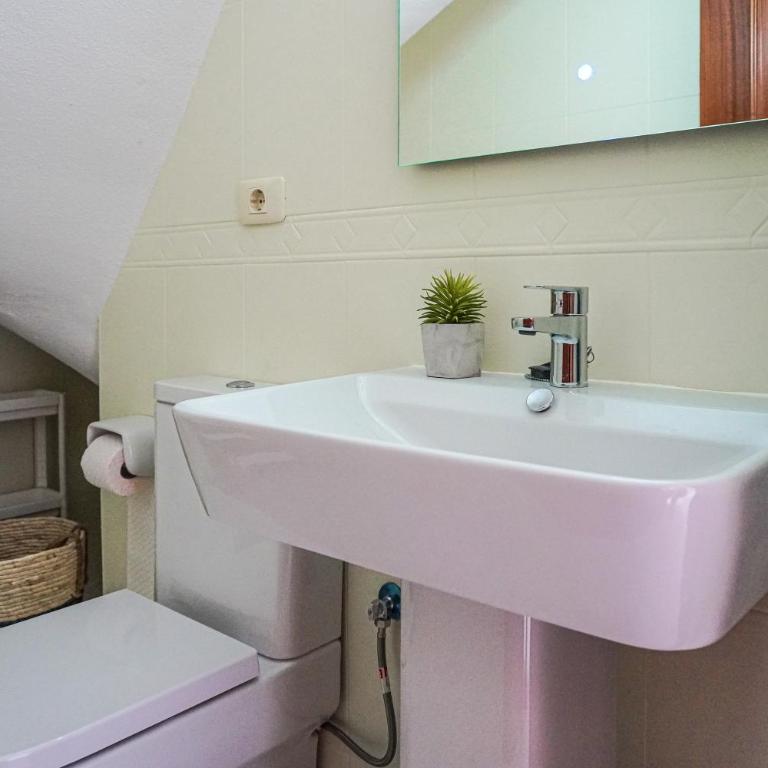 Bright House With Working Space - Three-Bedroom Apartment - 45