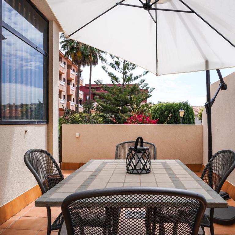 Bright House With Working Space - Three-Bedroom Apartment - 42