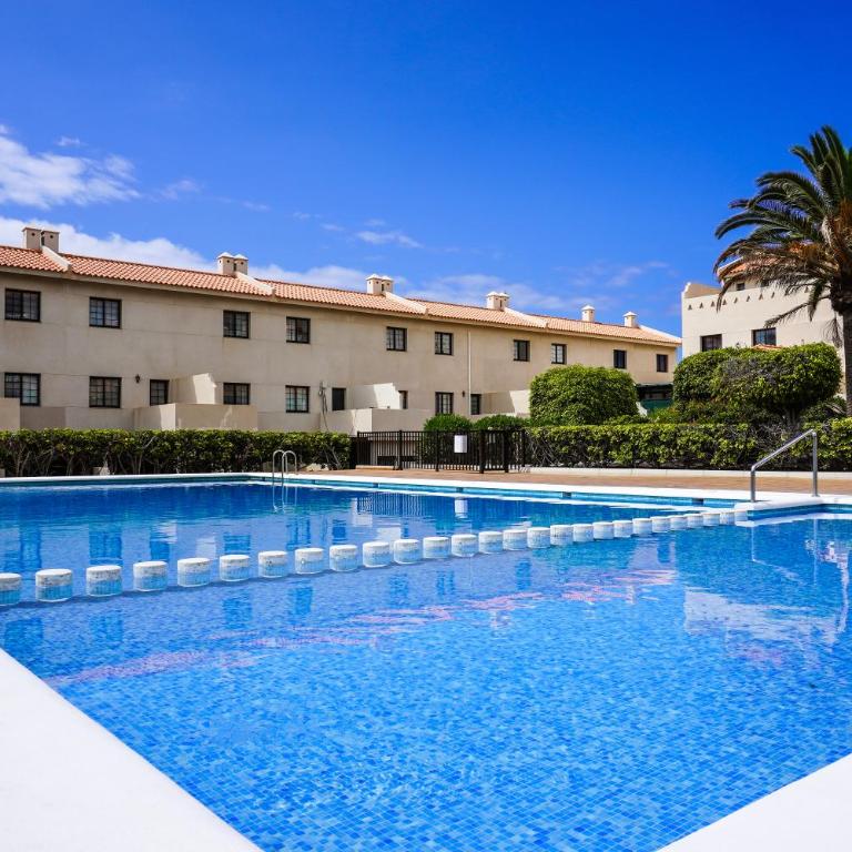 Bright House With Working Space - Three-Bedroom Apartment - 49