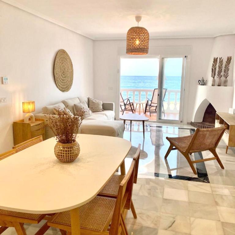Primera Línea de Playa Increíbles vistas - Apartamento de 2 dormitorios - 4