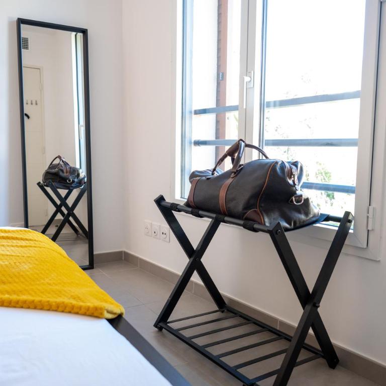 PWS - Sunny modern flat near Juan Les Pins Pinede & beach - Terrace & AC! - Two-Bedroom Apartment - 13