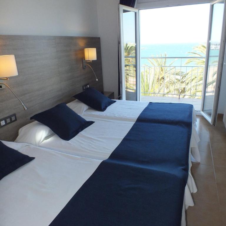 Hotel Risech - Habitación Triple con vistas al mar - 5