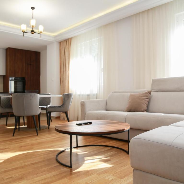 Lakeside Serenity - Two-Bedroom Apartment - 1