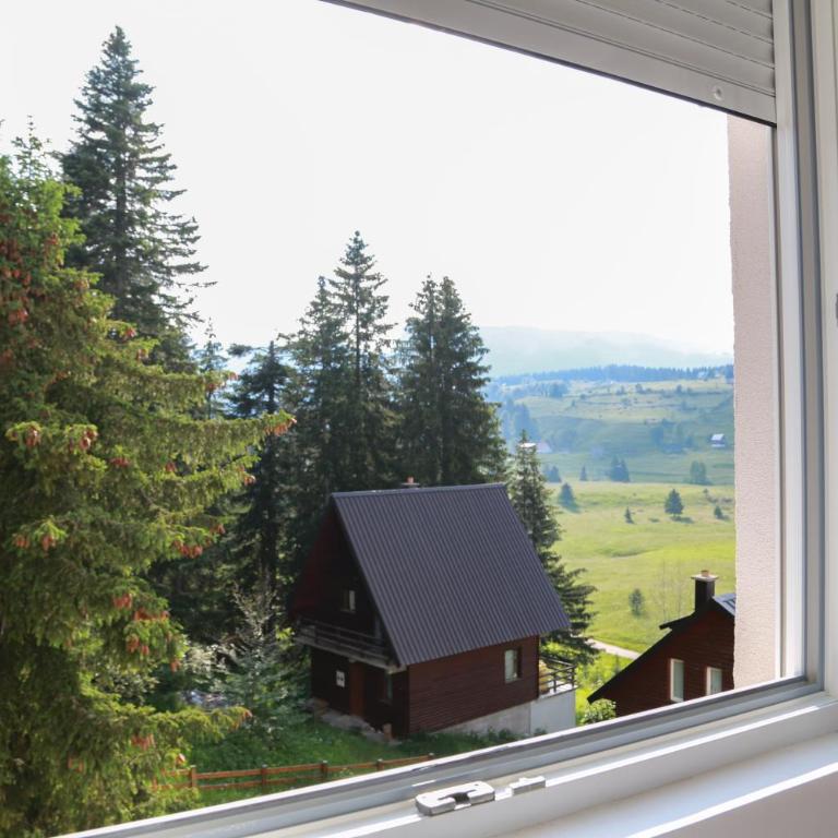 Lakeside Serenity - Two-Bedroom Apartment - 4