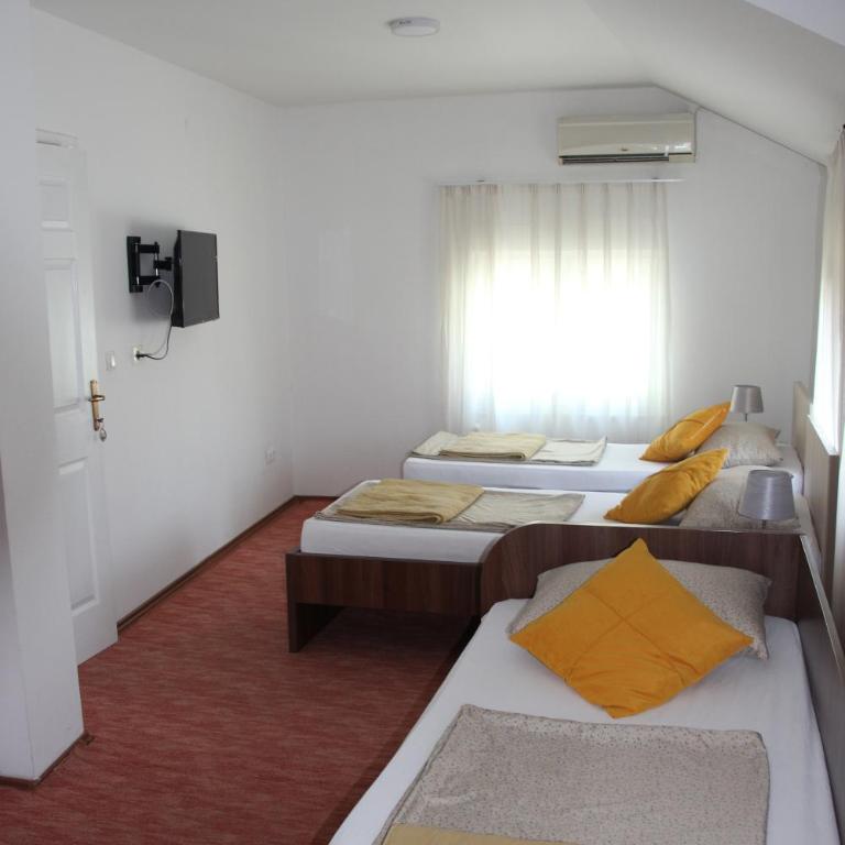 Pansion Infinity - Triple Room with Private Bathroom - 2