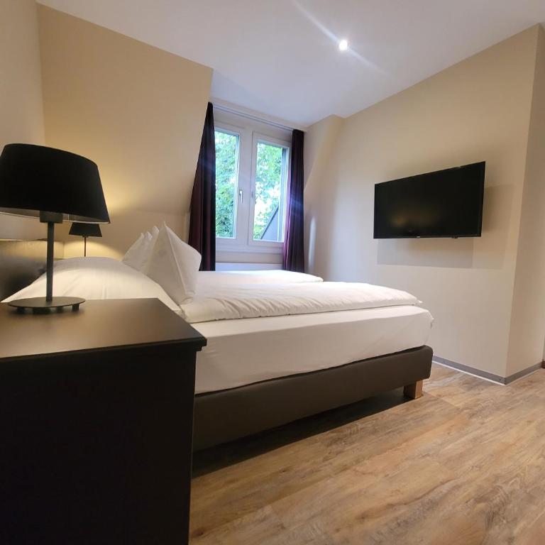 Swiss Inn & Apartments - Duplex Two Bedroom Apartment - 13
