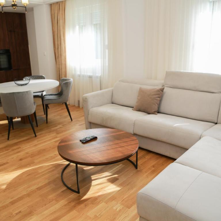 Lakeside Serenity - Two-Bedroom Apartment - 14