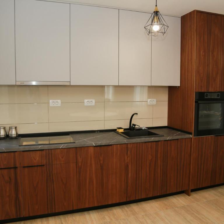 Lakeside Serenity - Two-Bedroom Apartment - 7