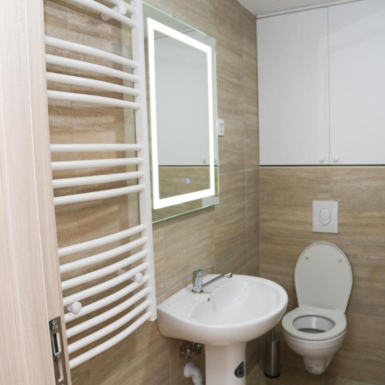 Lakeside Serenity - Two-Bedroom Apartment - 25