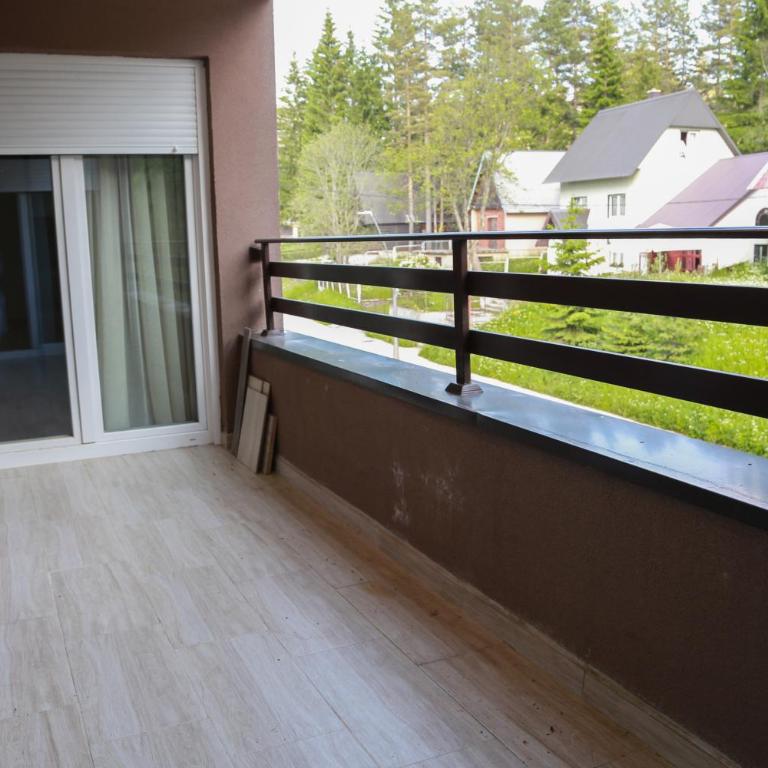 Lakeside Serenity - Two-Bedroom Apartment - 34