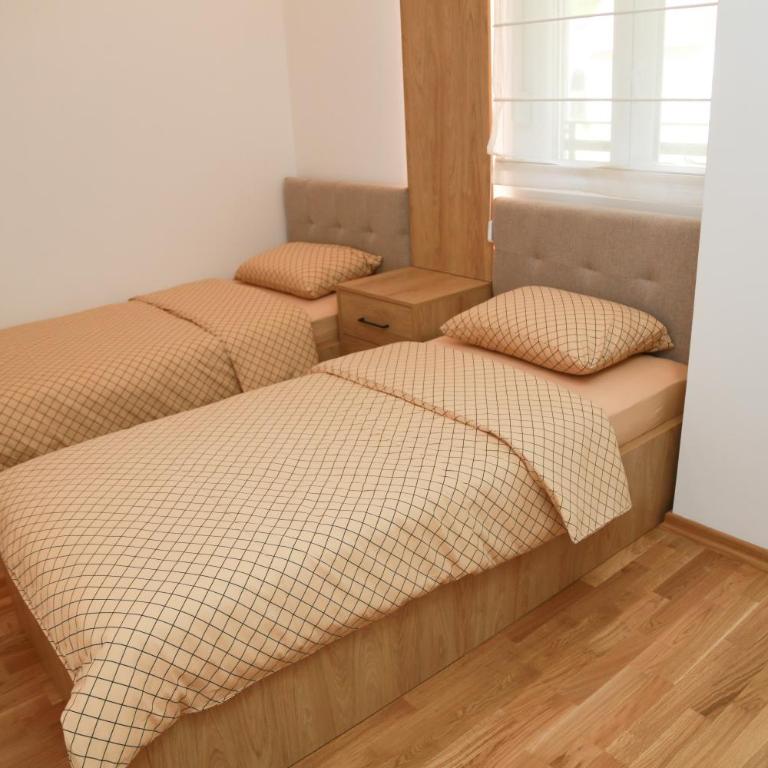 Lakeside Serenity - Two-Bedroom Apartment - 12