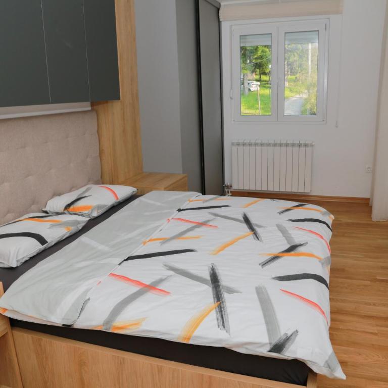 Lakeside Serenity - Two-Bedroom Apartment - 29