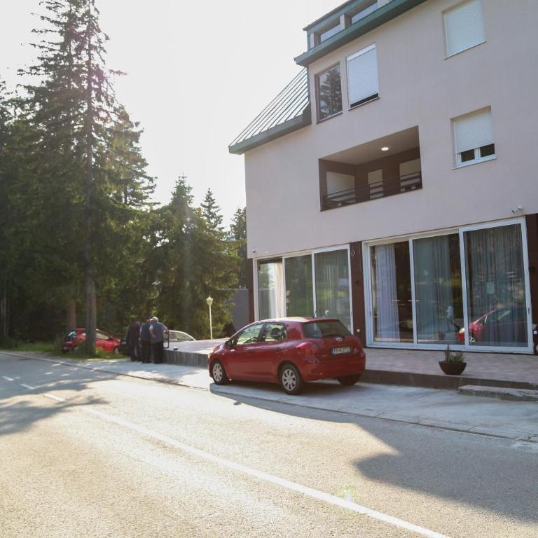 Lakeside Serenity - Two-Bedroom Apartment - 38