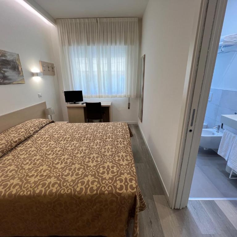 Hotel Castiglione - Two Connecting Double Rooms - 6