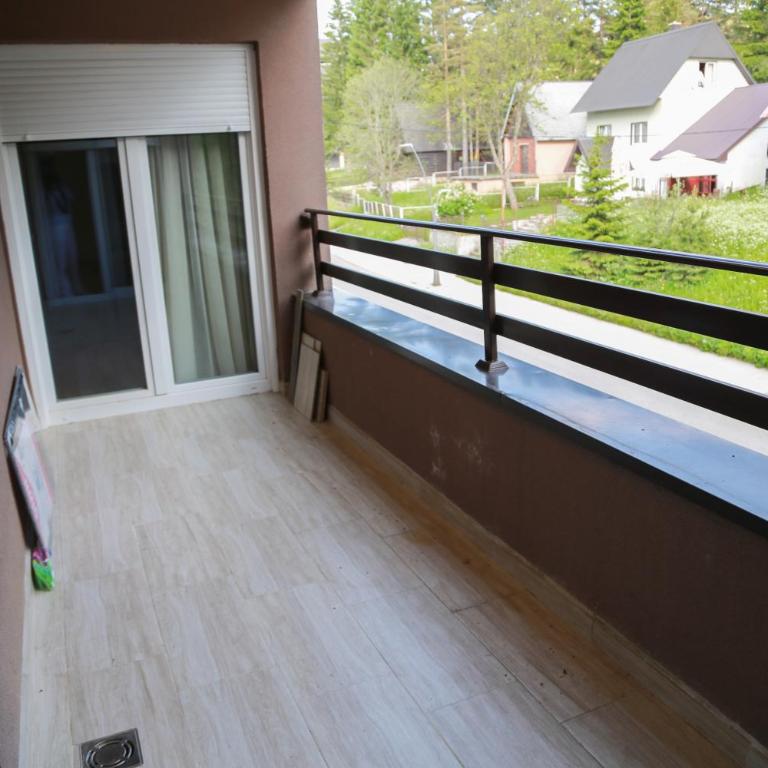 Lakeside Serenity - Two-Bedroom Apartment - 33