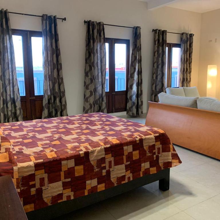 Cinco de Mayo Hotel - King Suite with Balcony - 5
