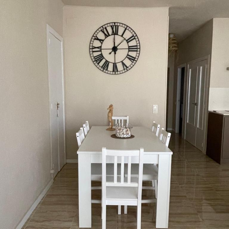 Cal Xambu - Three-Bedroom Apartment - 5
