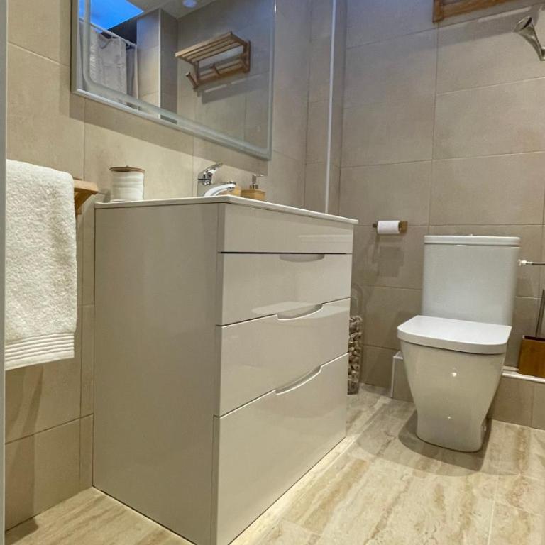 Cal Xambu - Three-Bedroom Apartment - 17