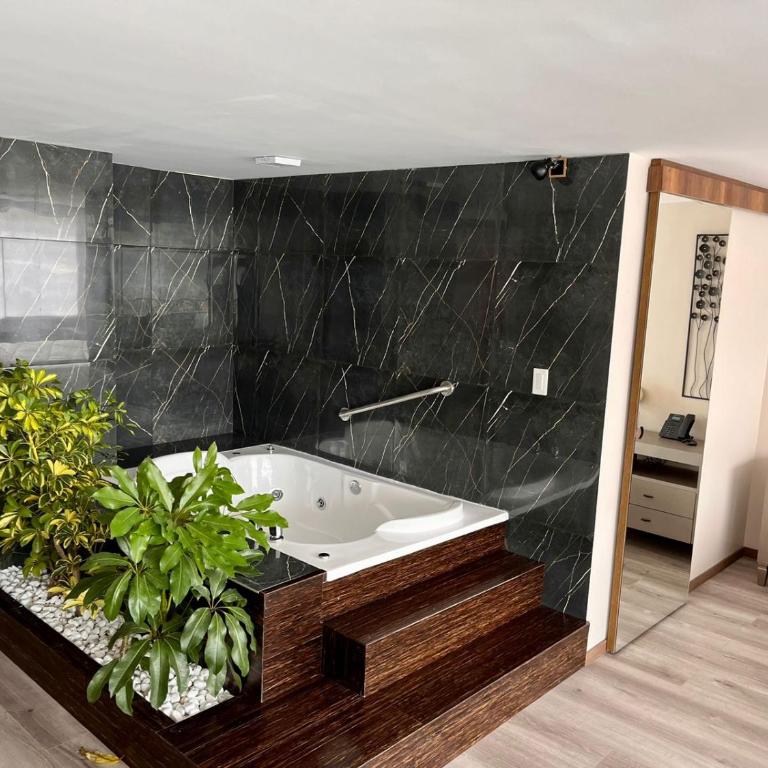 Hotel Ambato - Suite con cama extragrande - 4