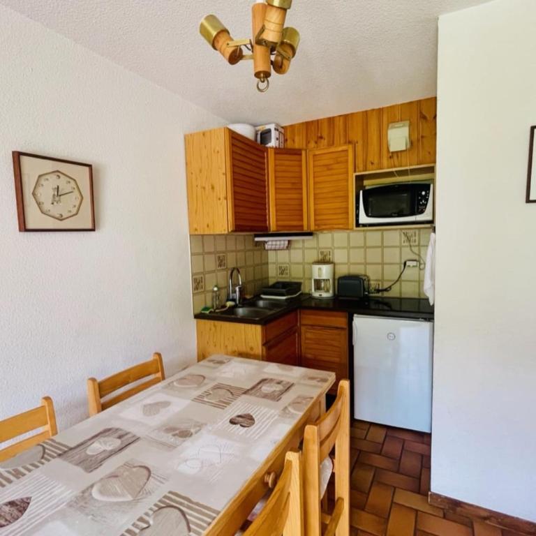 30 m next to Les Grands Bains - Appartement - 4