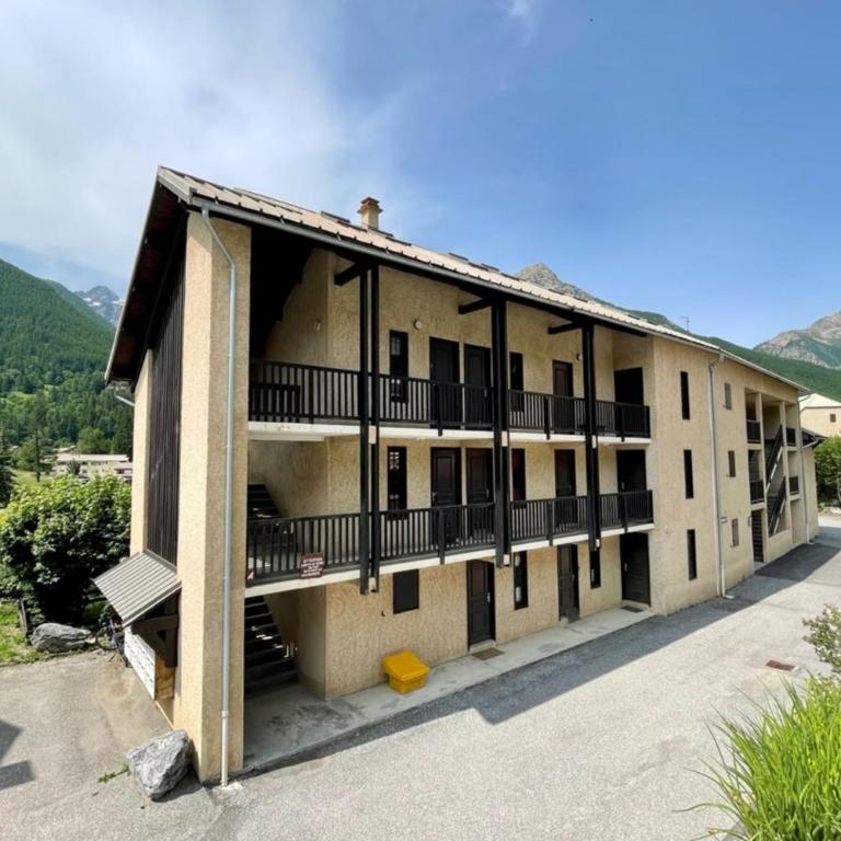 30 m next to Les Grands Bains - Appartement - 8