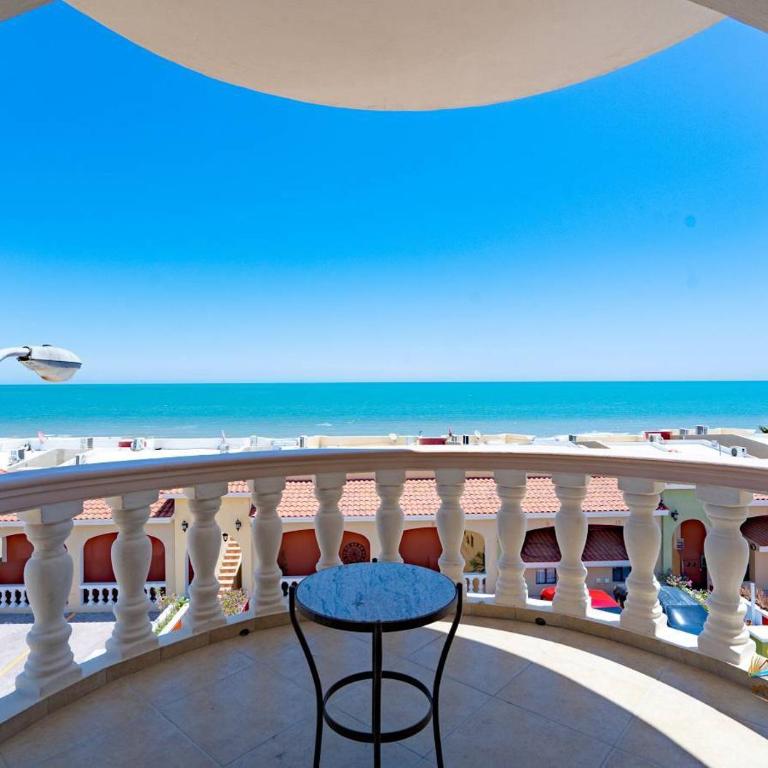 Incredible Beach side complex home Jerry`s Beach Club condo 4 - Casa - 2