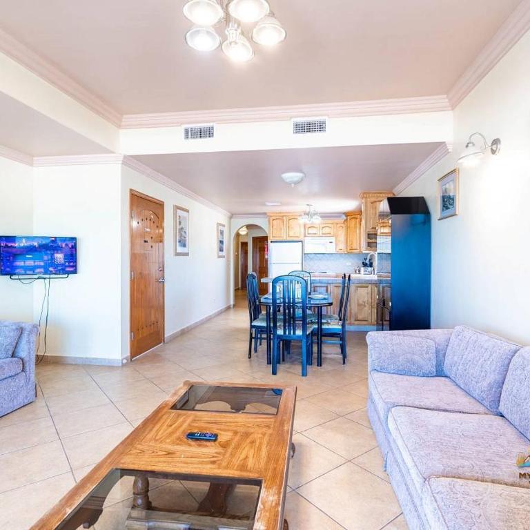 Incredible Beach side complex home Jerry`s Beach Club condo 4 - Casa - 4