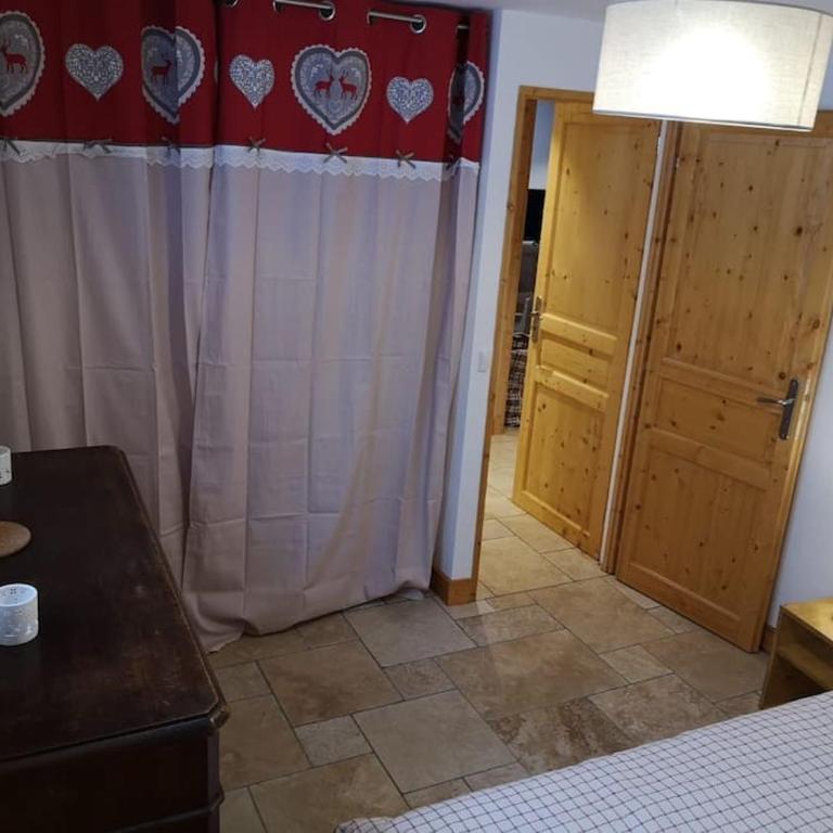 CHALET 16 PERS PROCHE DES PISTES - Chalet - 2