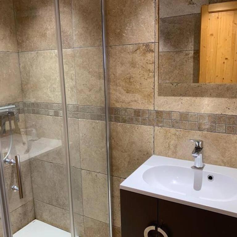 CHALET 16 PERS PROCHE DES PISTES - Chalet - 11