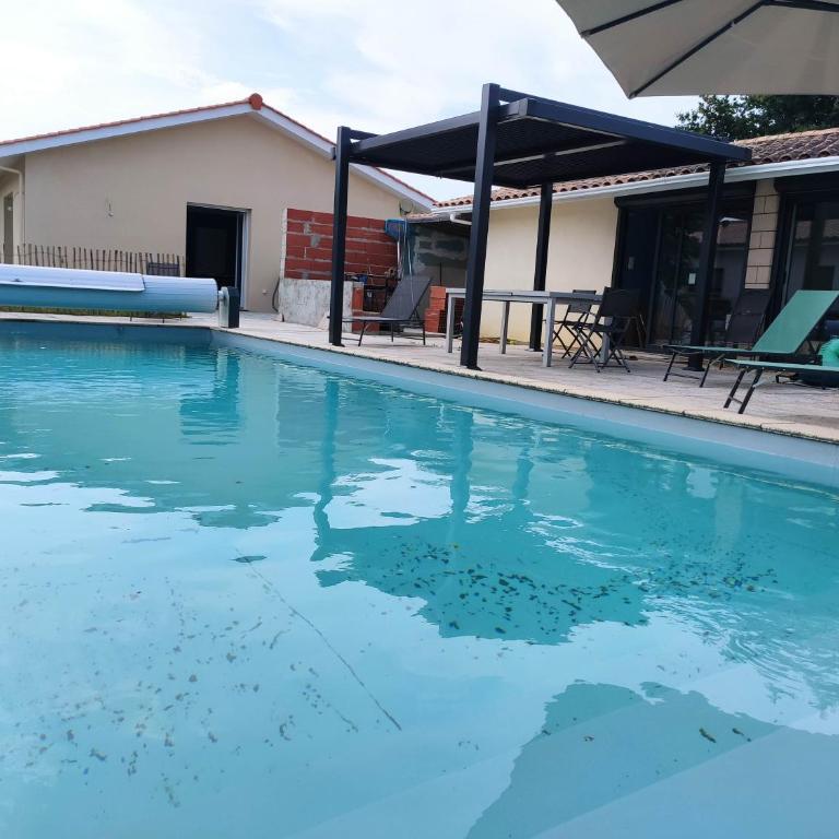 2 Maisons de 3 et 2 chambres avec grande piscine commune - Maison 3 Chambres - 17