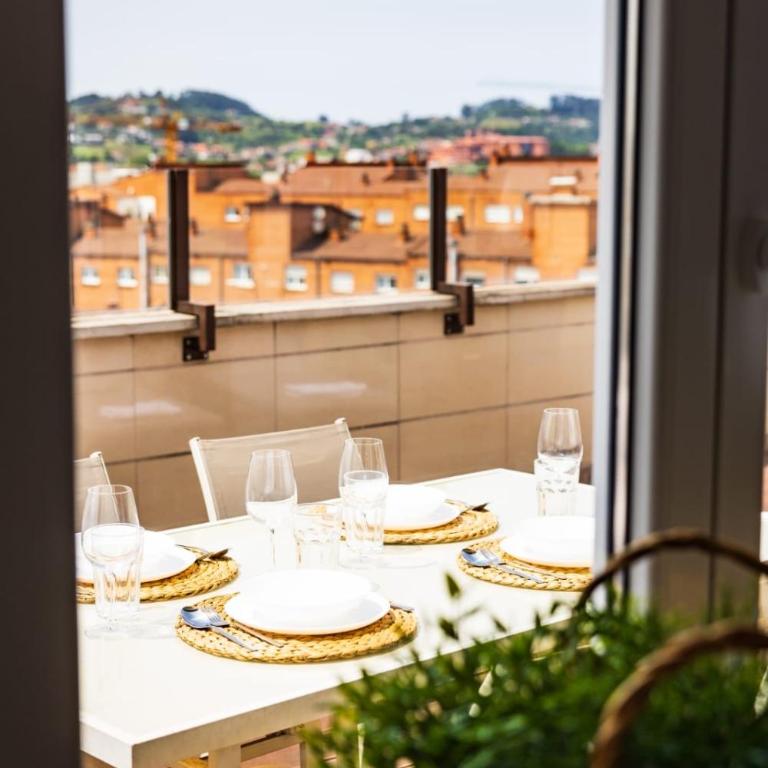 Lujoso ático entre 2 playas con garaje, terraza, vistas y wifi - Apartamento de 2 dormitorios - 14