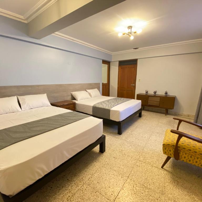 Izza Hotel - Habitación Doble con baño privado - 2 camas - 5