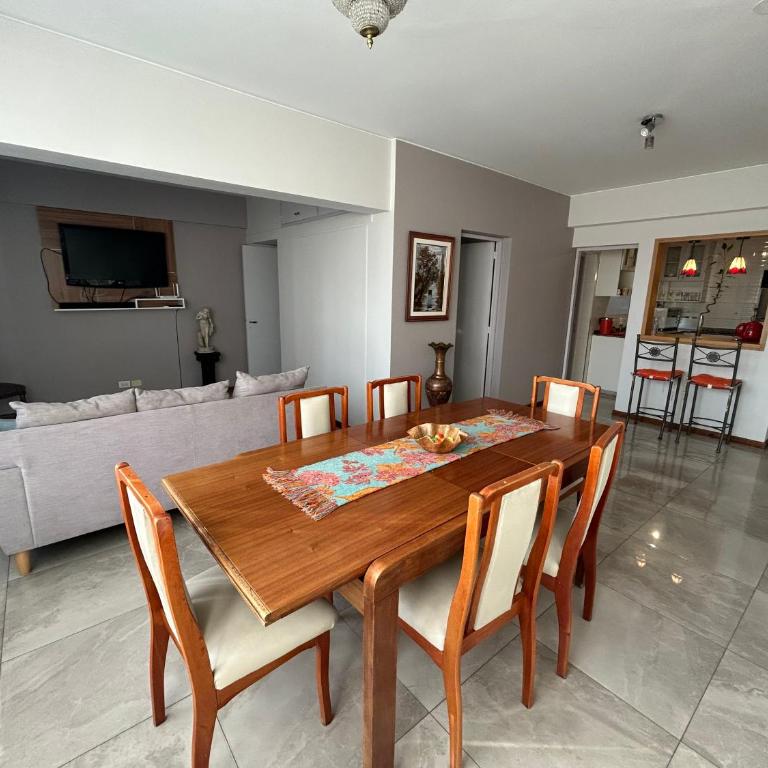 Depto Céntrico a Estrenar con cochera propia - Apartamento de 2 dormitorios - 1