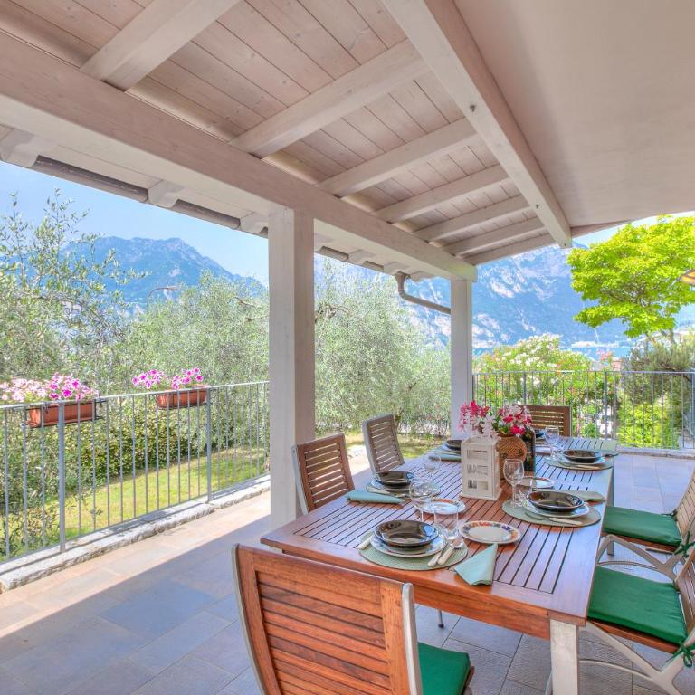 Villa Il Paradiso Di Gabri: Lake-View Villa with Garden - Happy Rentals - Villa mit Gartenblick - 1
