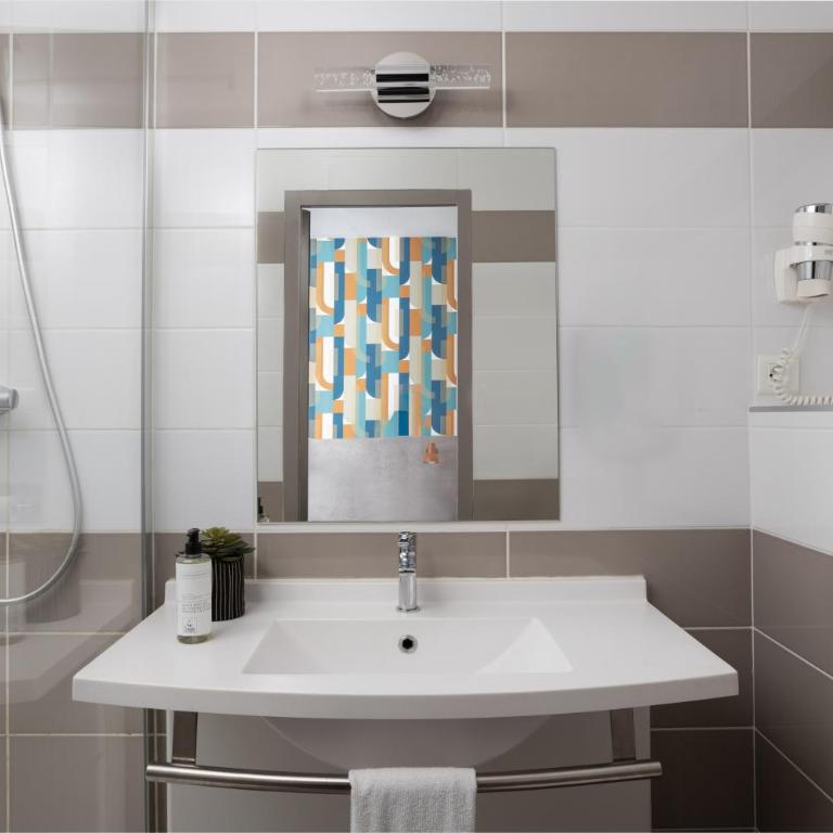 Hôtel Suzane - Chambre Double Confort - 8