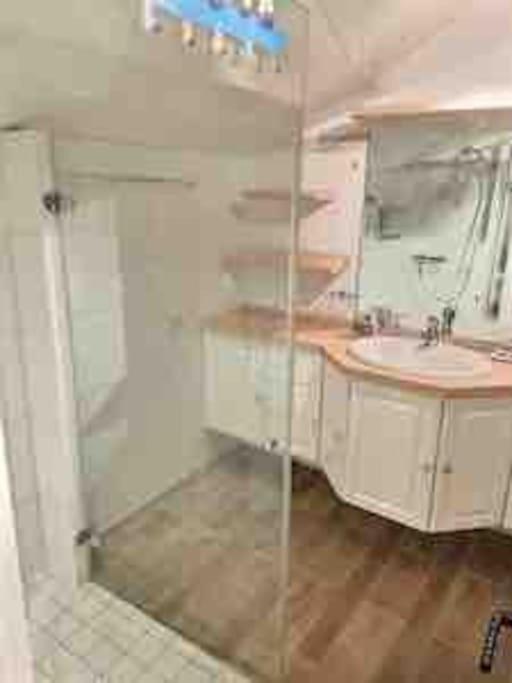 superbe appartement avec vue sur montagnes, calme - Appartement 3 Chambres - 12