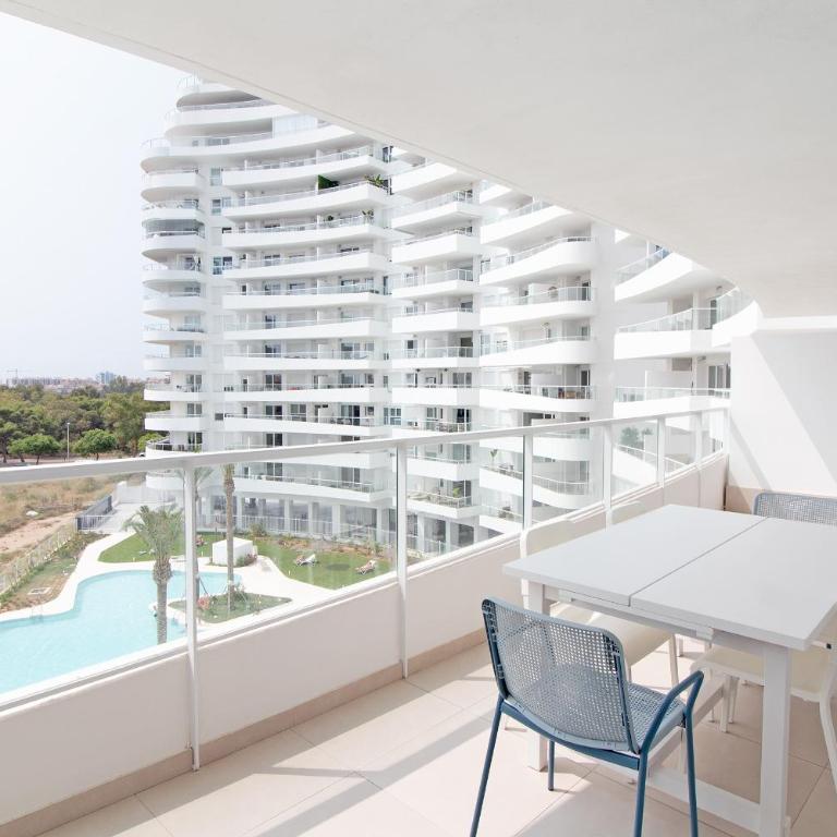 Global Vacacional, Apartamento con terraza, vistas al mar y a la piscina - Apartment mit Terrasse - 2