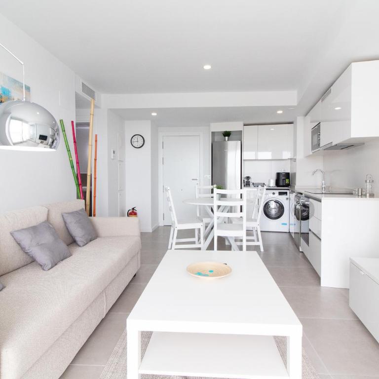Global Vacacional, Apartamento con terraza, vistas al mar y a la piscina - Apartment mit Terrasse - 3