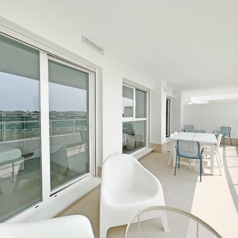 Global Vacacional, Apartamento con terraza, vistas al mar y a la piscina - Apartment mit Terrasse - 18