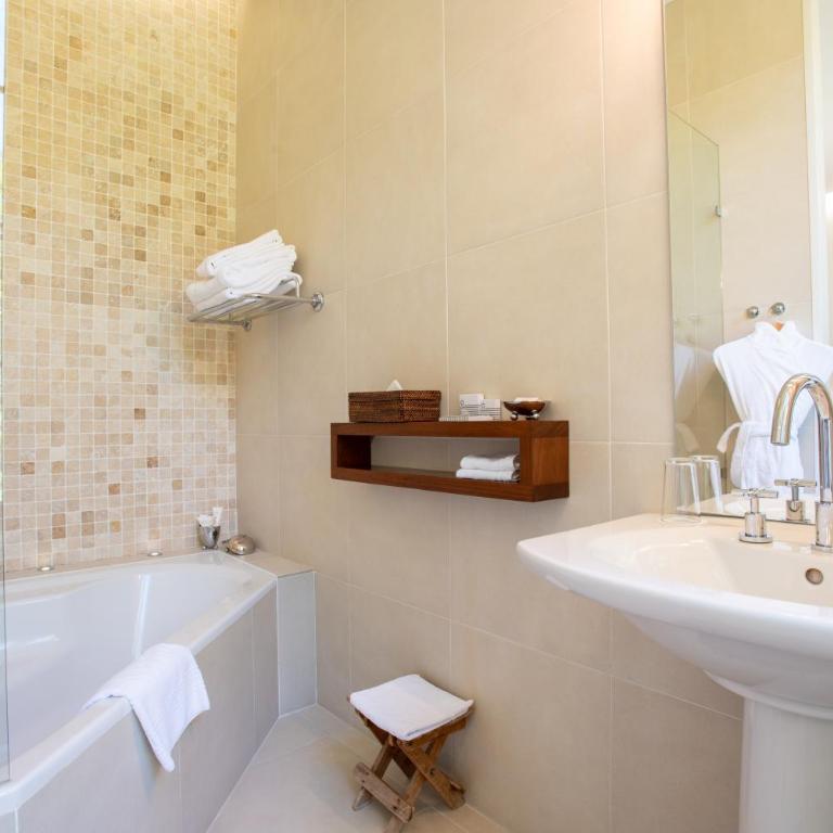 Hotel Château Des Alpilles - Chambre Double - Vue sur Jardin - 1