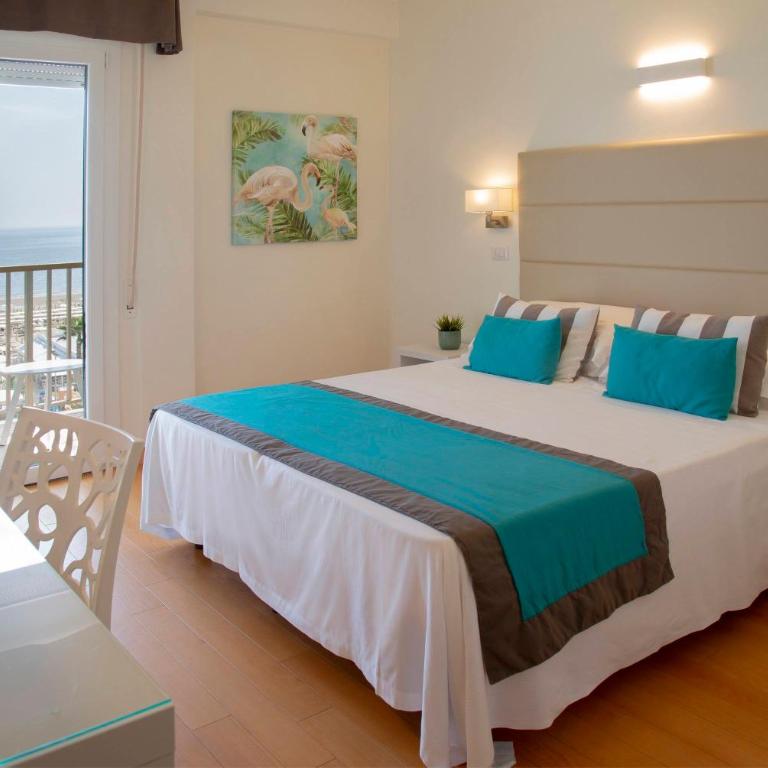 Hotel Mon Cheri - Classic Double or Twin Room with Front Sea View - 2