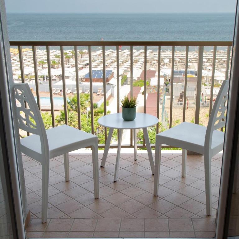 Hotel Mon Cheri - Classic Double or Twin Room with Front Sea View - 5