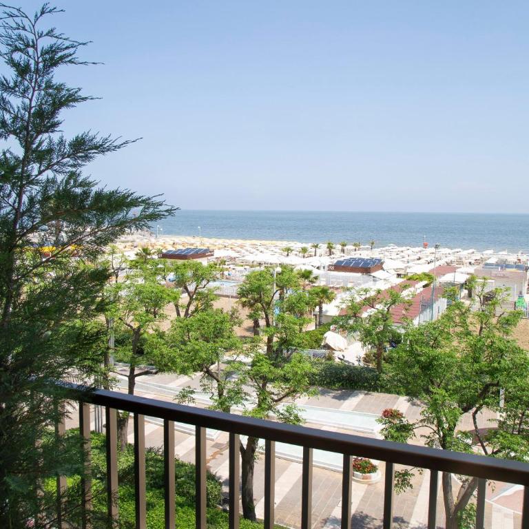 Hotel Mon Cheri - Superior Double Room with Front Sea View - 2