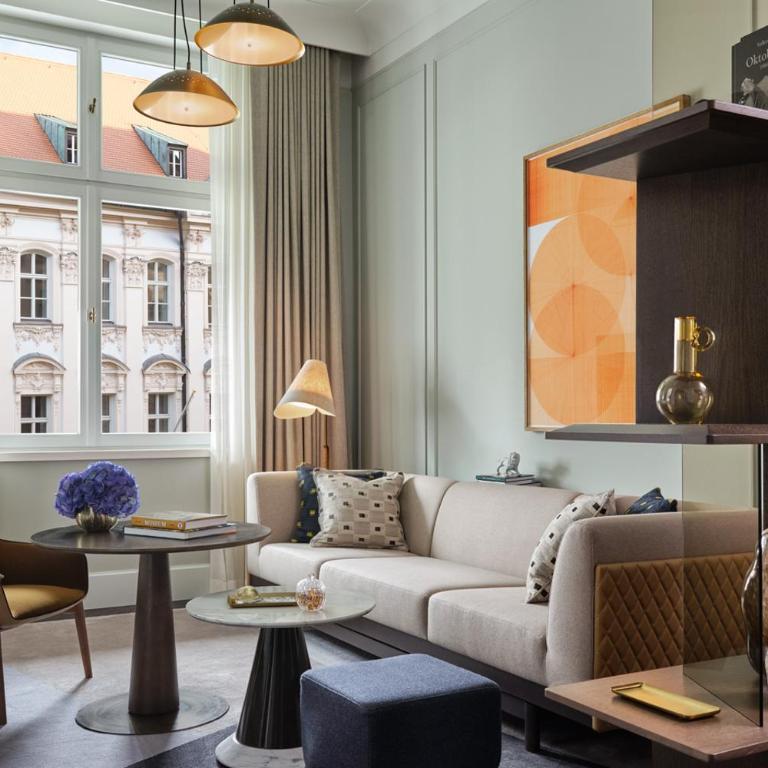 Rosewood Munich - Deluxe Suite mit großem Doppelbett - 2