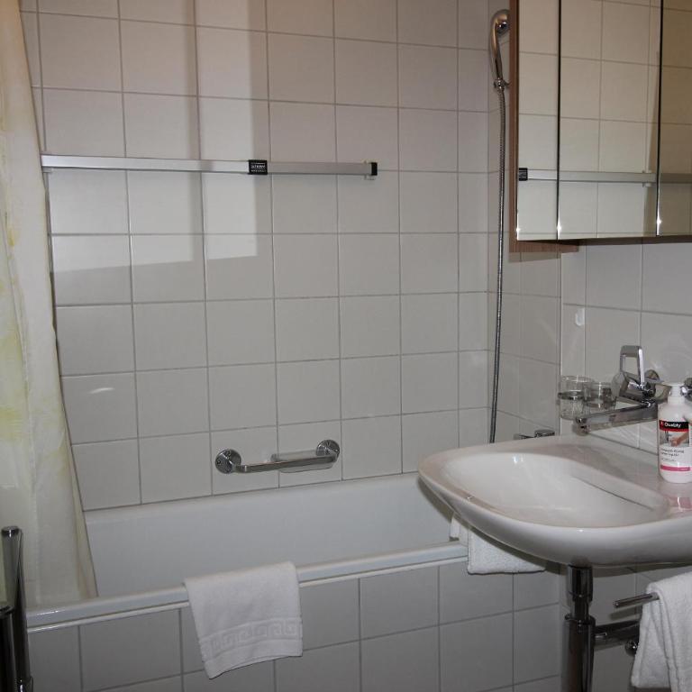 Residenza Lagrev 2 Zimmerwohnung - Nr 002 - Typ 21A - Hochparterre - Süd West - Apartamento con vistas a las montañas - 8